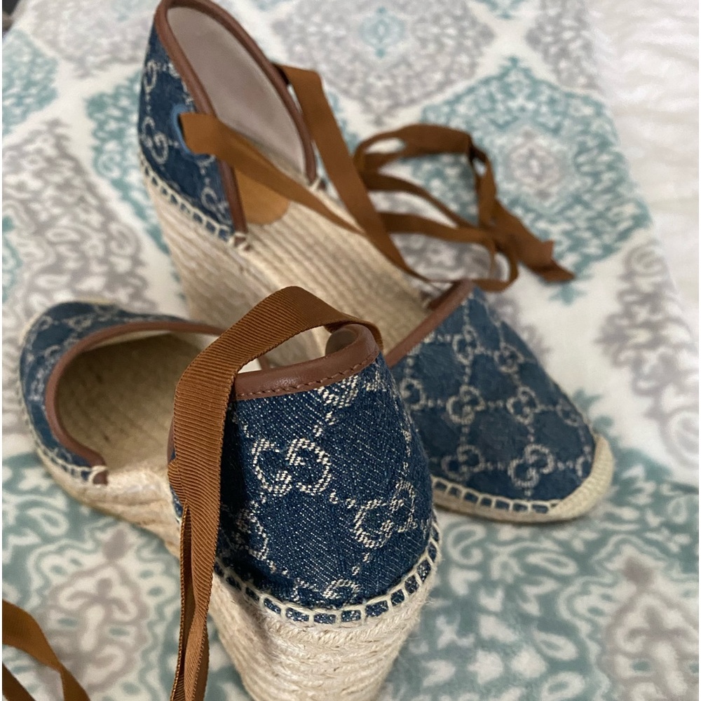Authentic very gently used Gucci sandals. Only worn once.